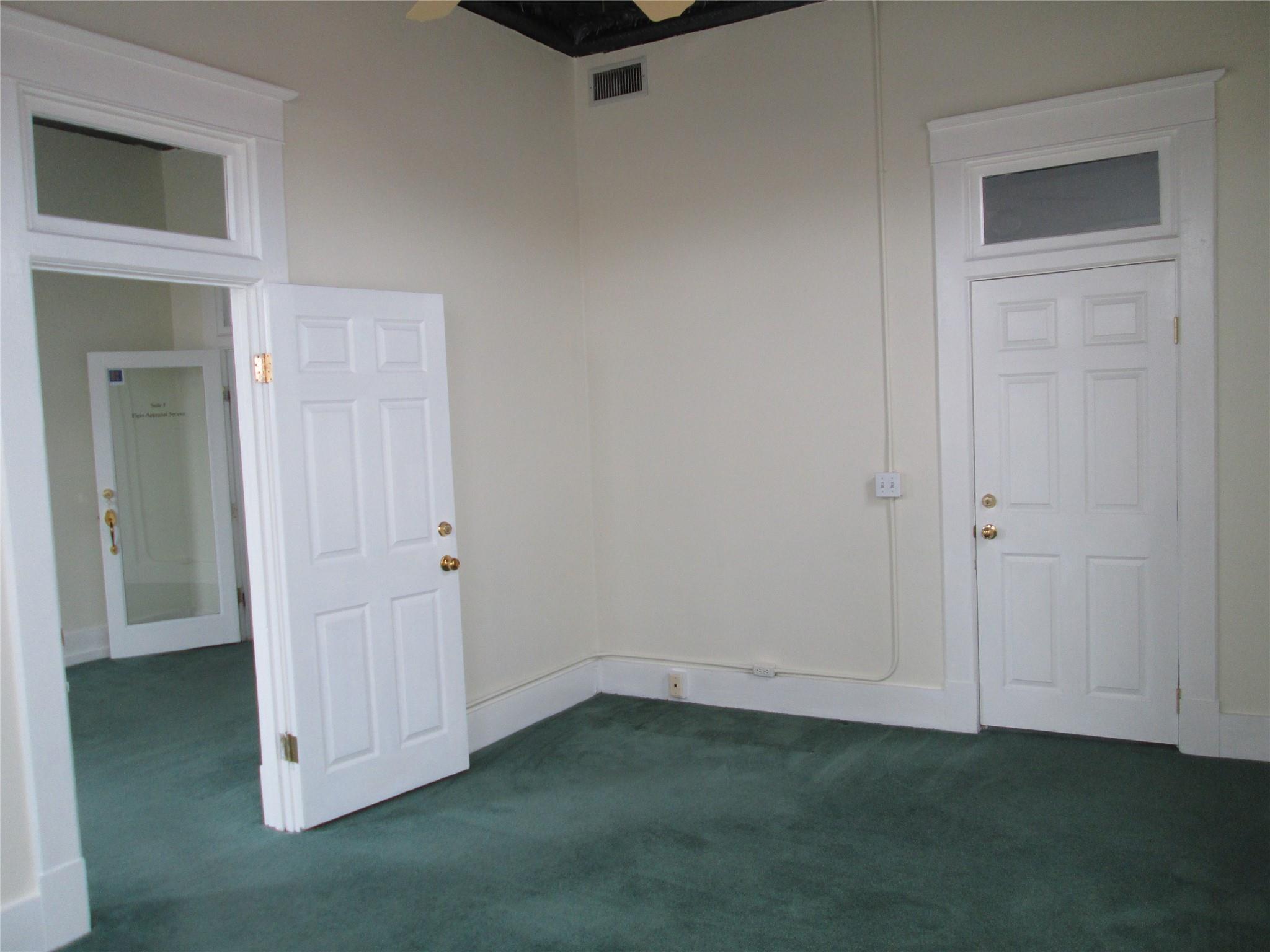 101 W 1st St # E, Elgin, TX 78621