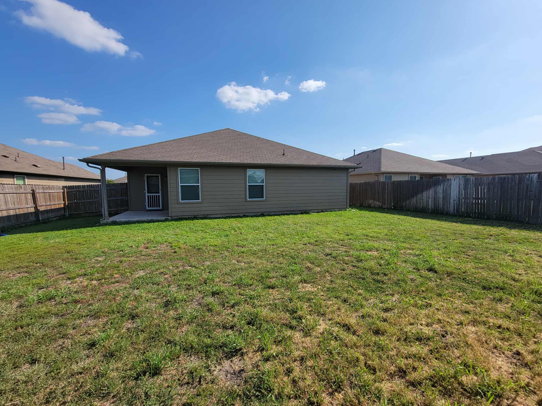 213 Camellia Dr, Hutto, TX 78634