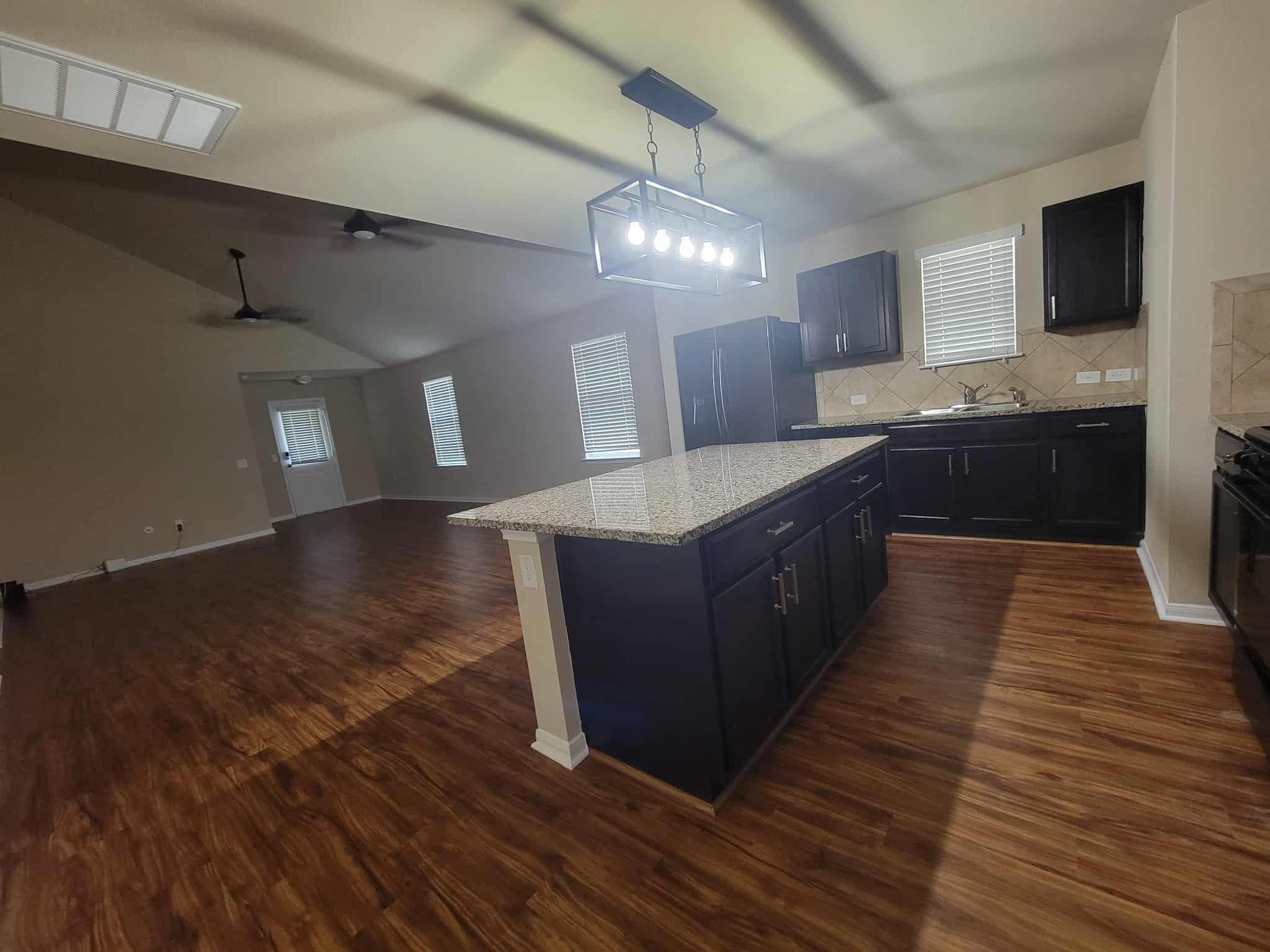 213 Camellia Dr, Hutto, TX 78634