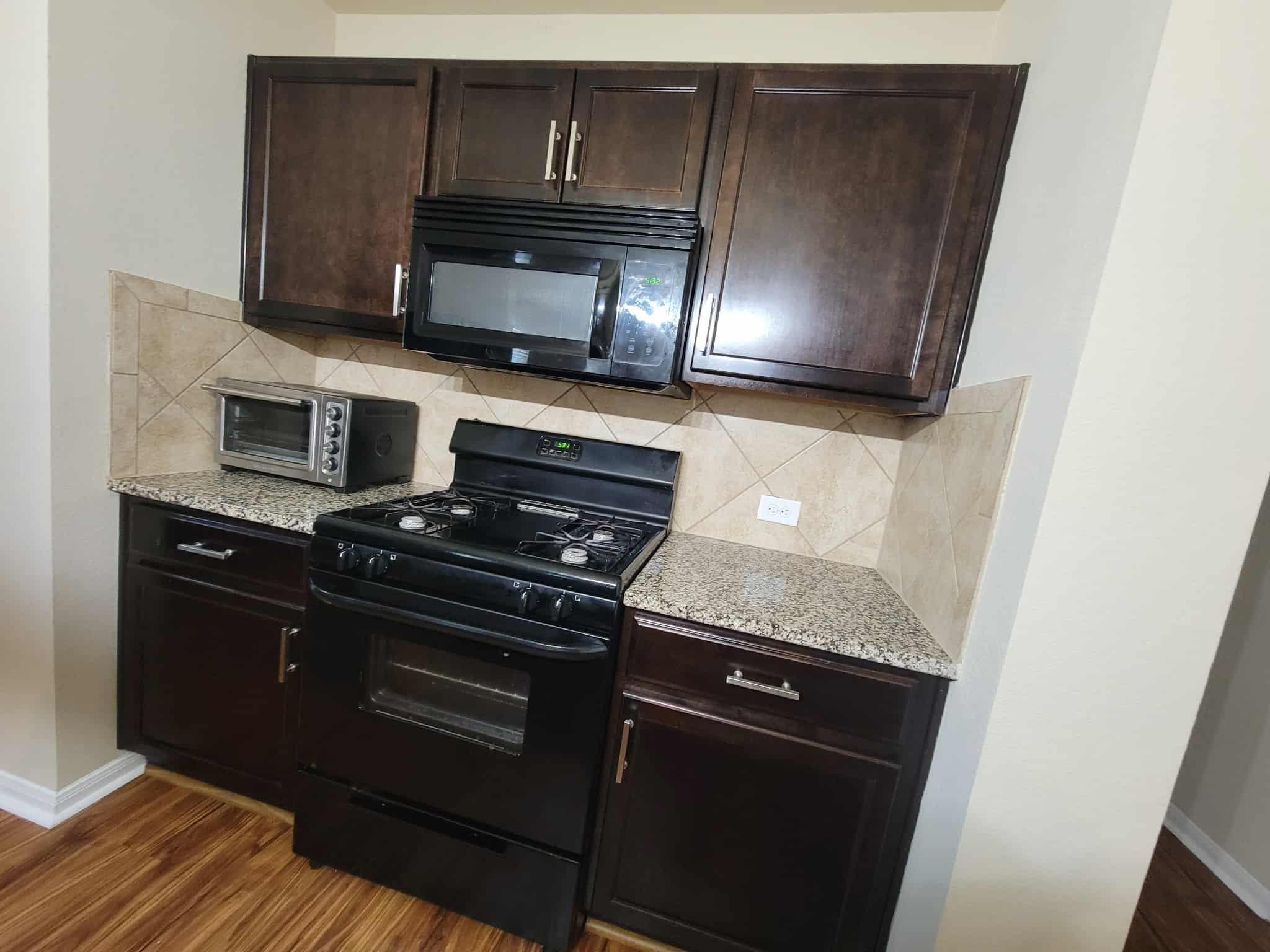 213 Camellia Dr, Hutto, TX 78634