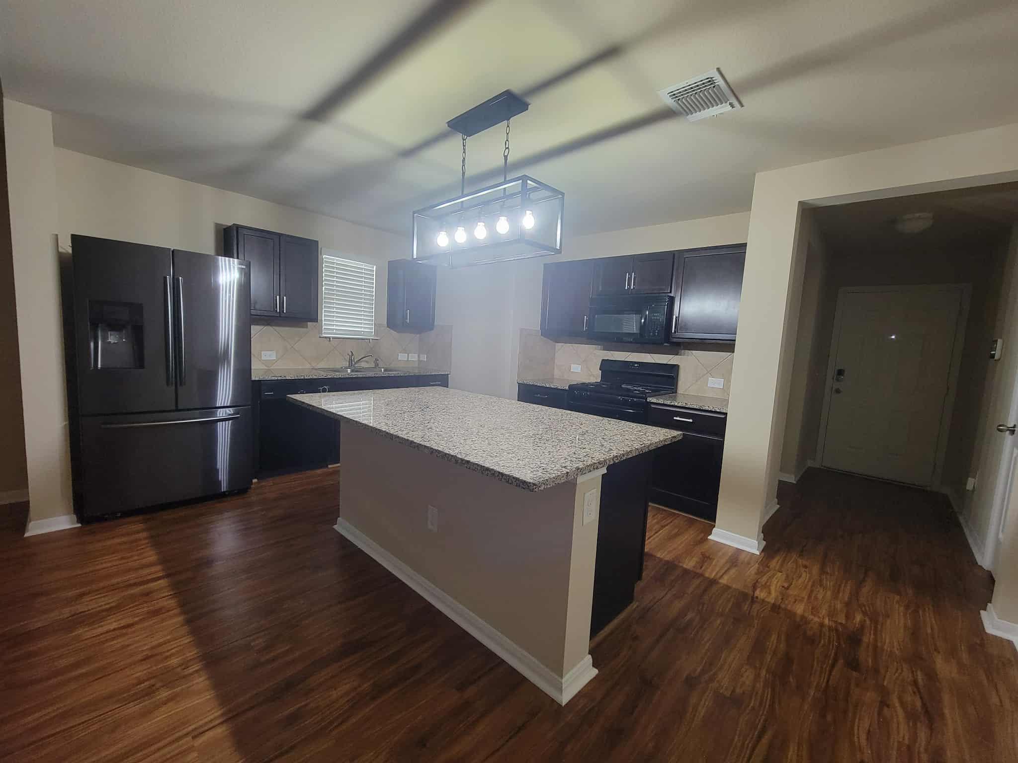 213 Camellia Dr, Hutto, TX 78634