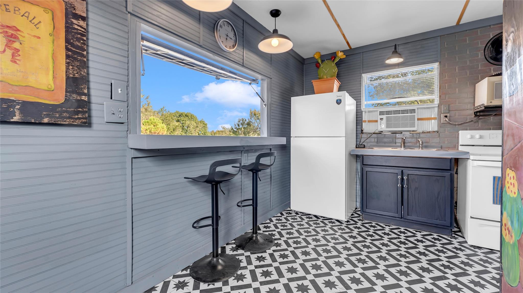 308 W Wallace St, Llano, TX 78643