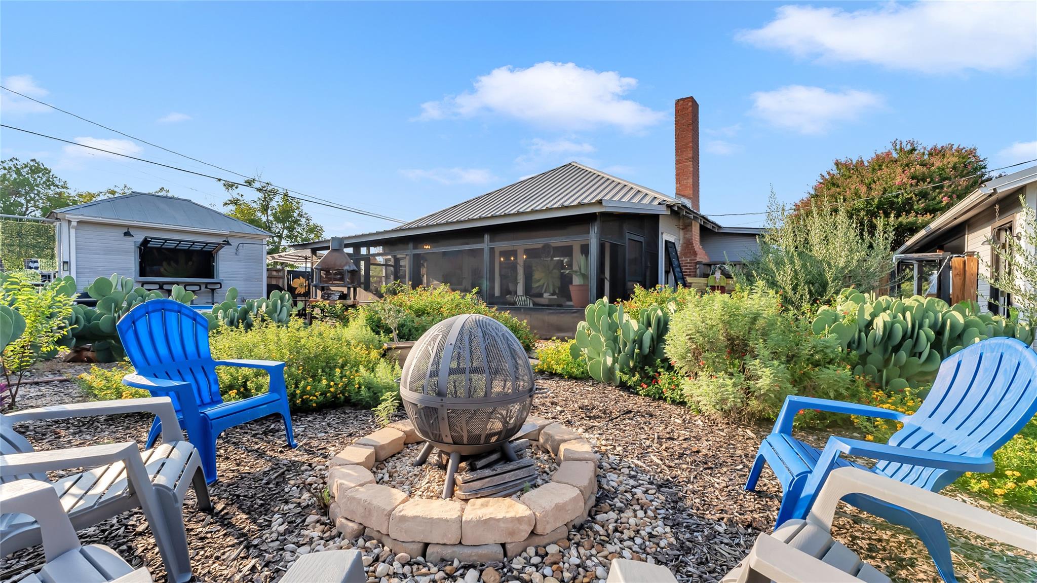 308 W Wallace St, Llano, TX 78643