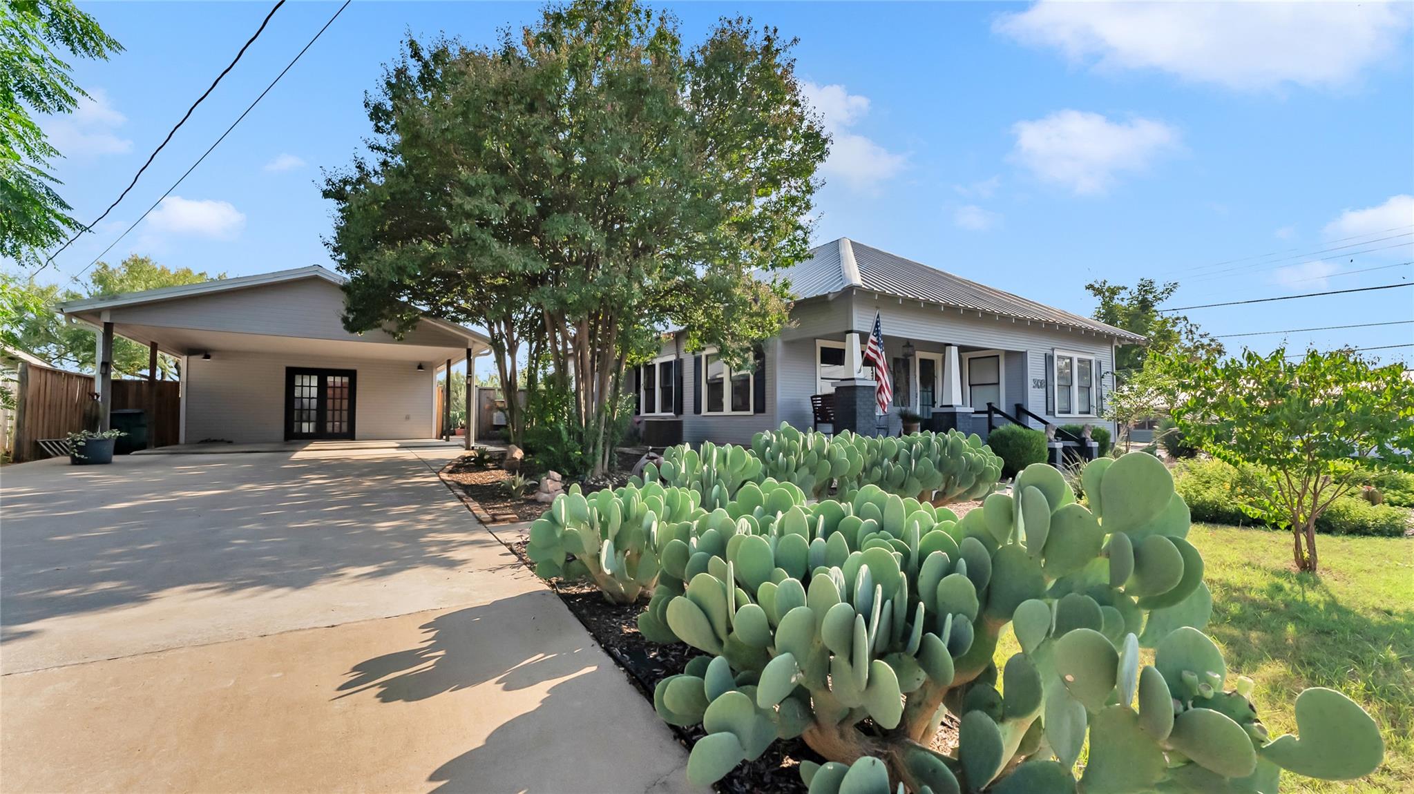 308 W Wallace St, Llano, TX 78643