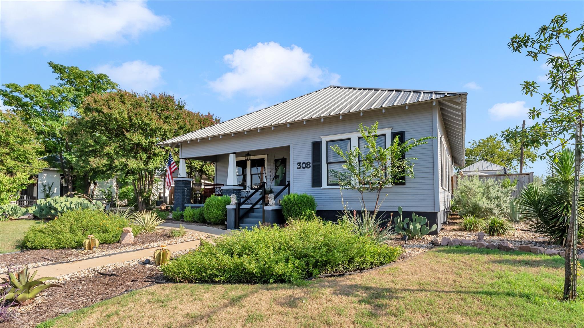 308 W Wallace St, Llano, TX 78643