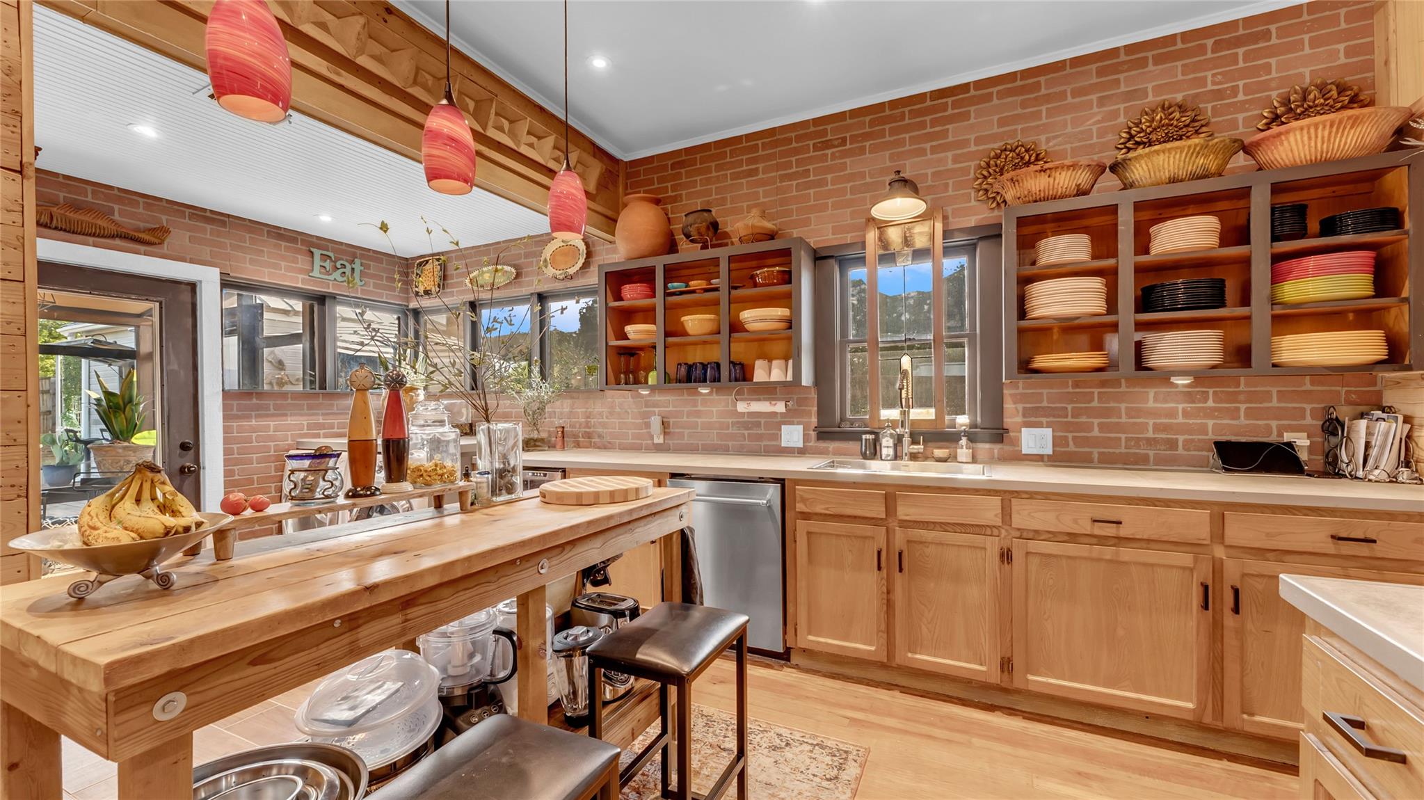 308 W Wallace St, Llano, TX 78643