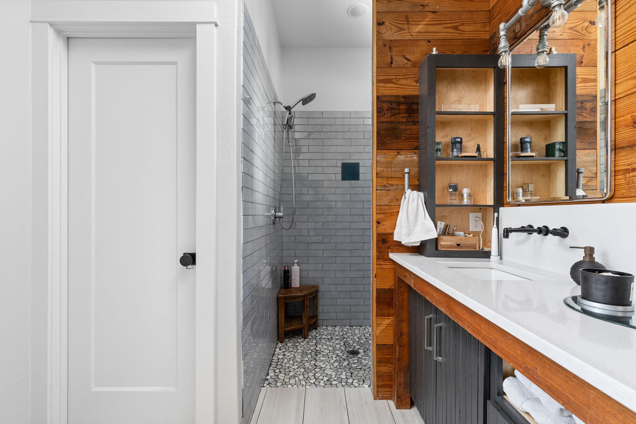 283 Hills Of Bandera Rd, Bandera, TX 78003