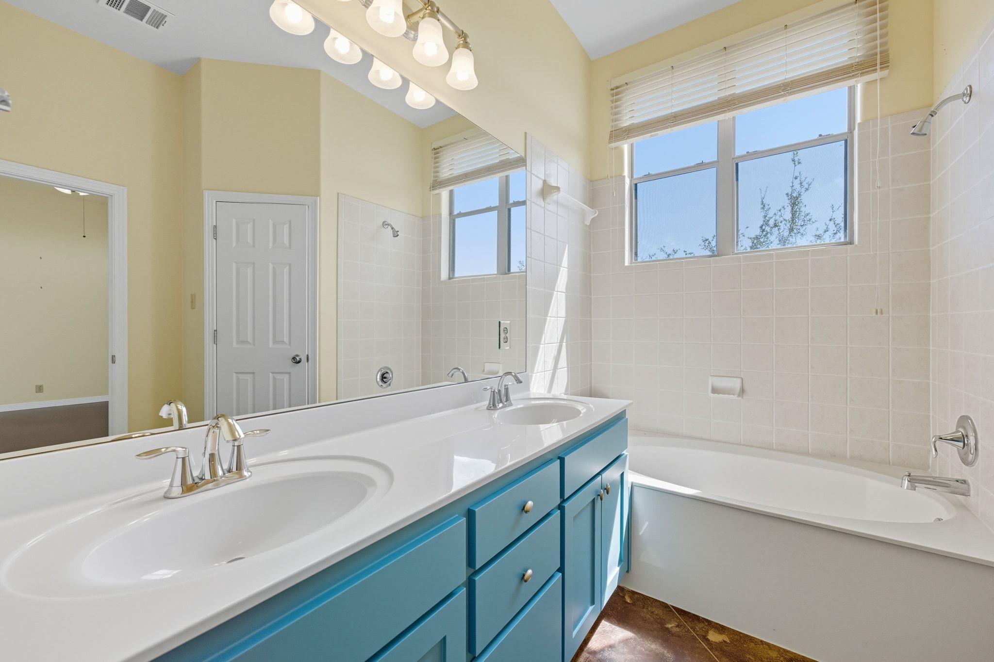 1101 OAK HURST Rd # 100, Austin, TX 78734