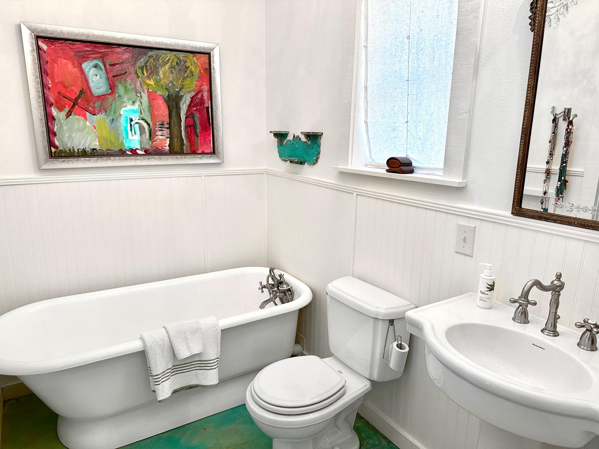 746 Trail Rock Dr, Johnson City, TX 78636