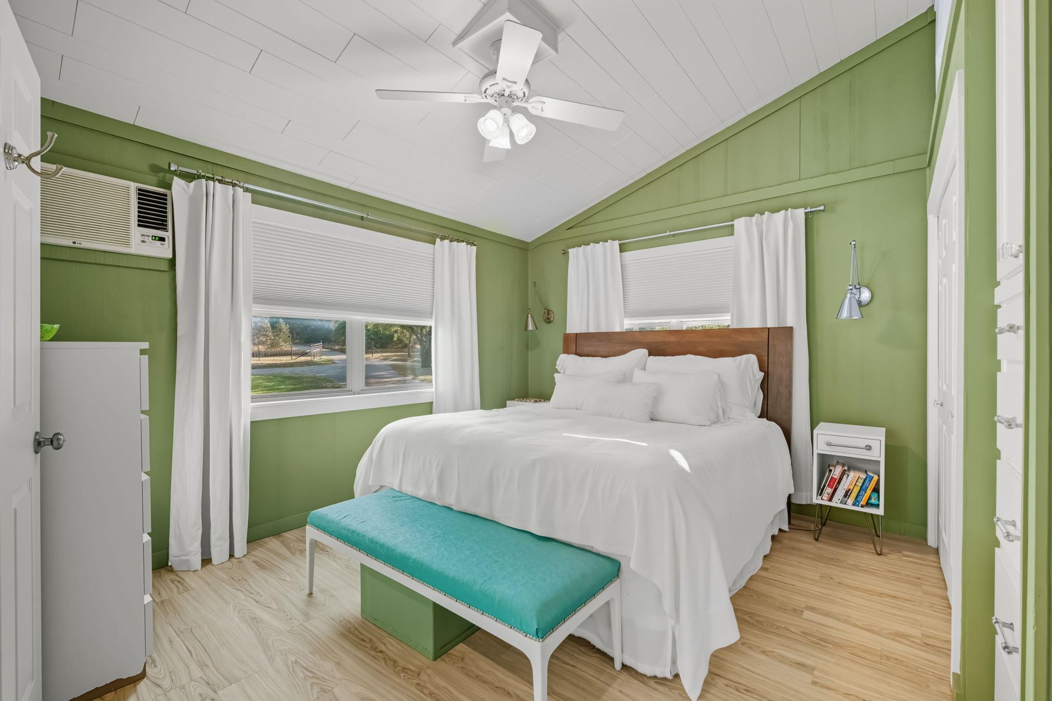 746 Trail Rock Dr, Johnson City, TX 78636