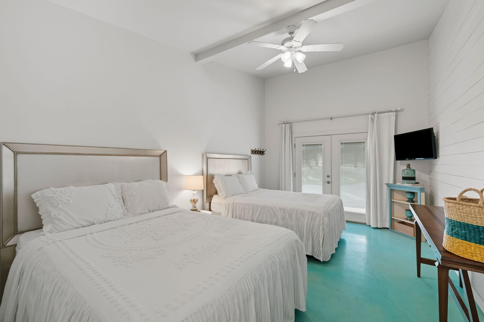 746 Trail Rock Dr, Johnson City, TX 78636