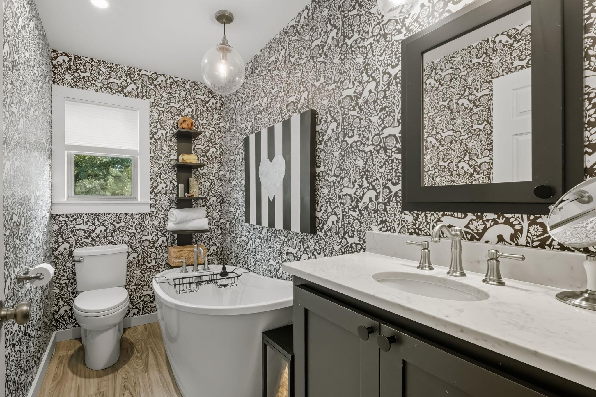 746 Trail Rock Dr, Johnson City, TX 78636