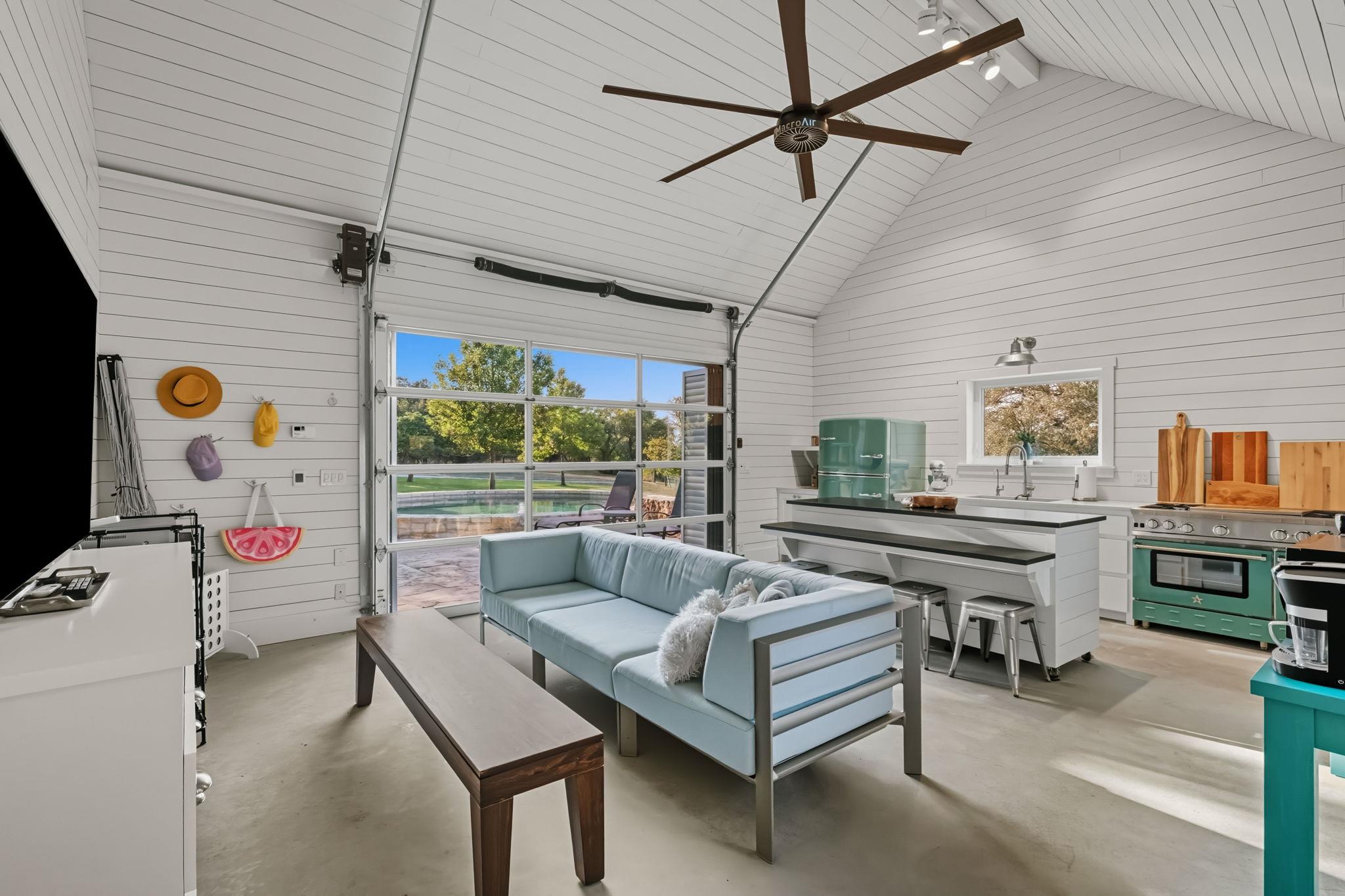 746 Trail Rock Dr, Johnson City, TX 78636