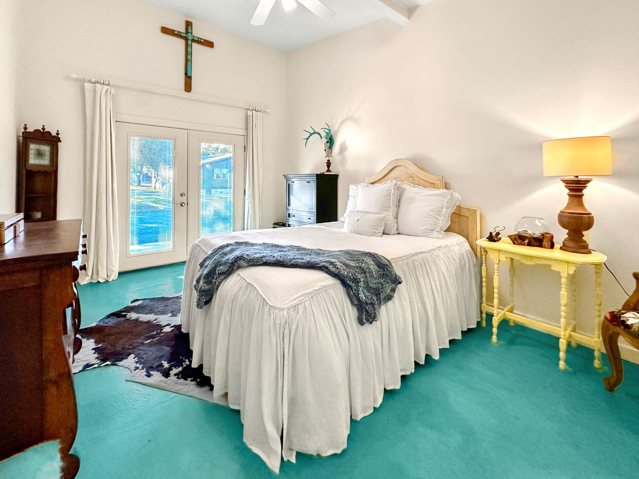 746 Trail Rock Dr, Johnson City, TX 78636