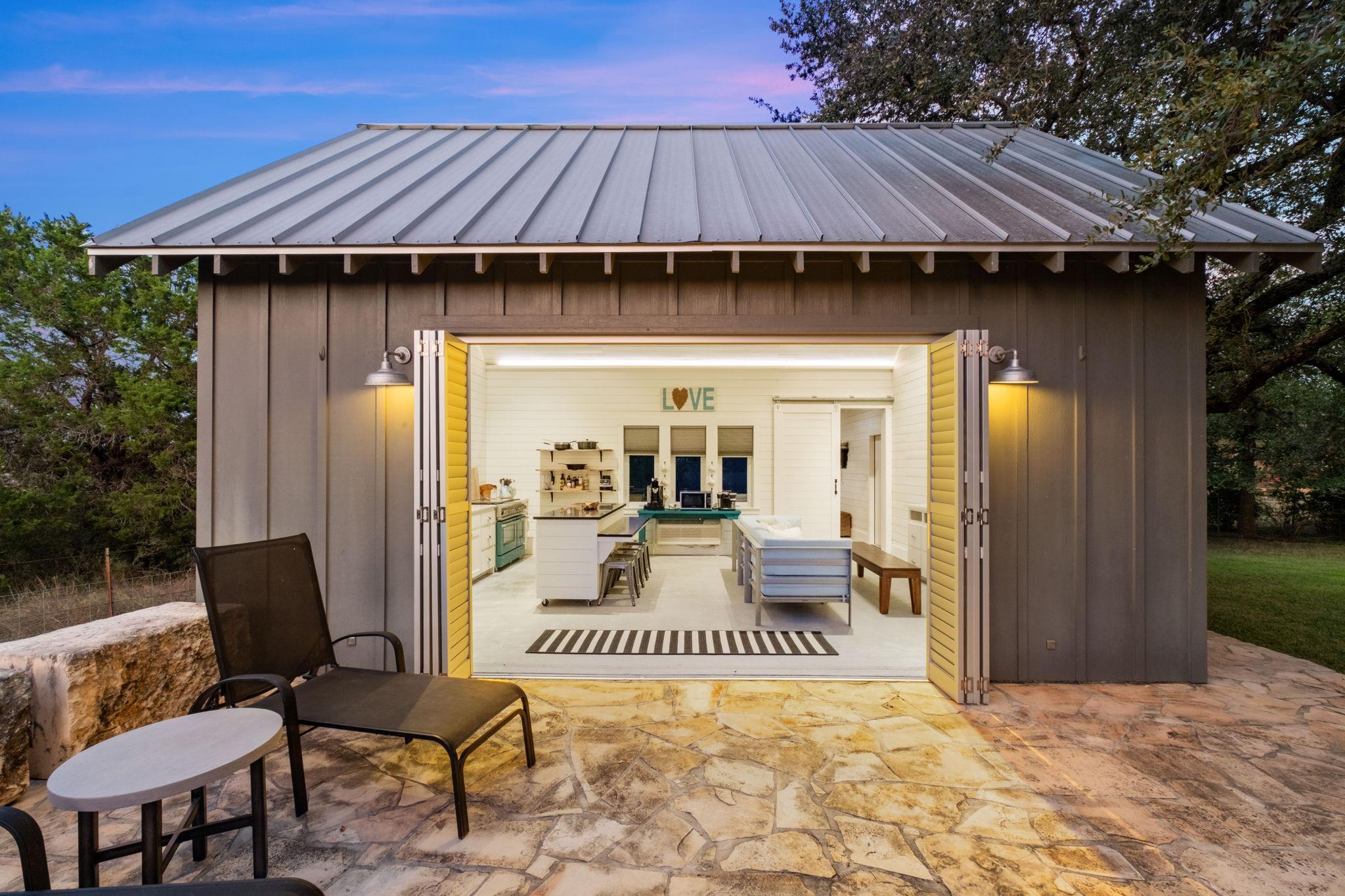 746 Trail Rock Dr, Johnson City, TX 78636