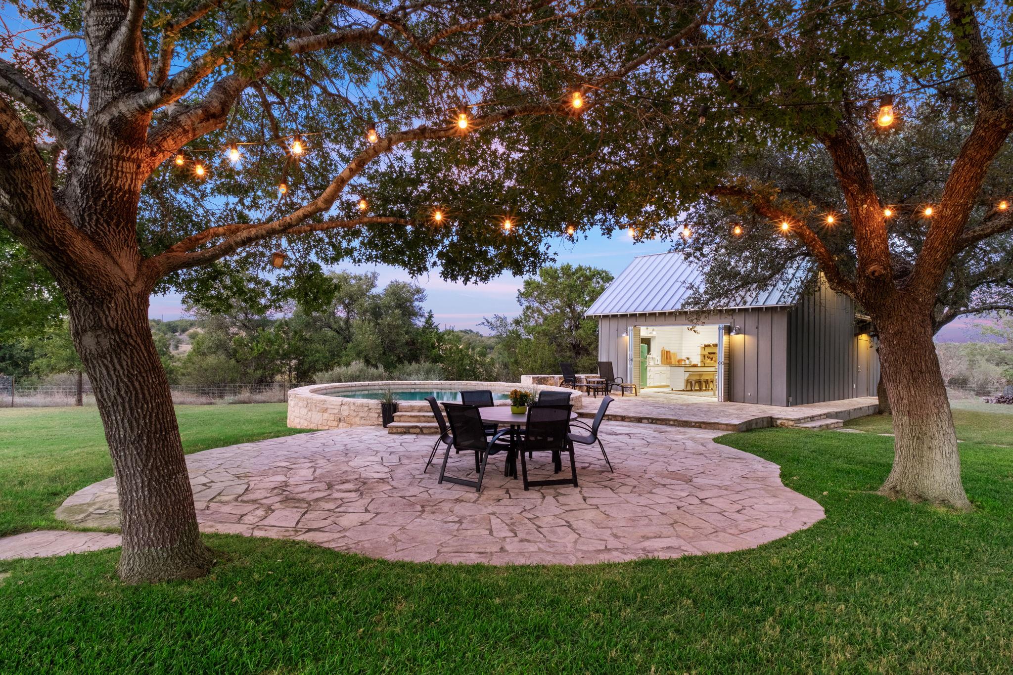 746 Trail Rock Dr, Johnson City, TX 78636