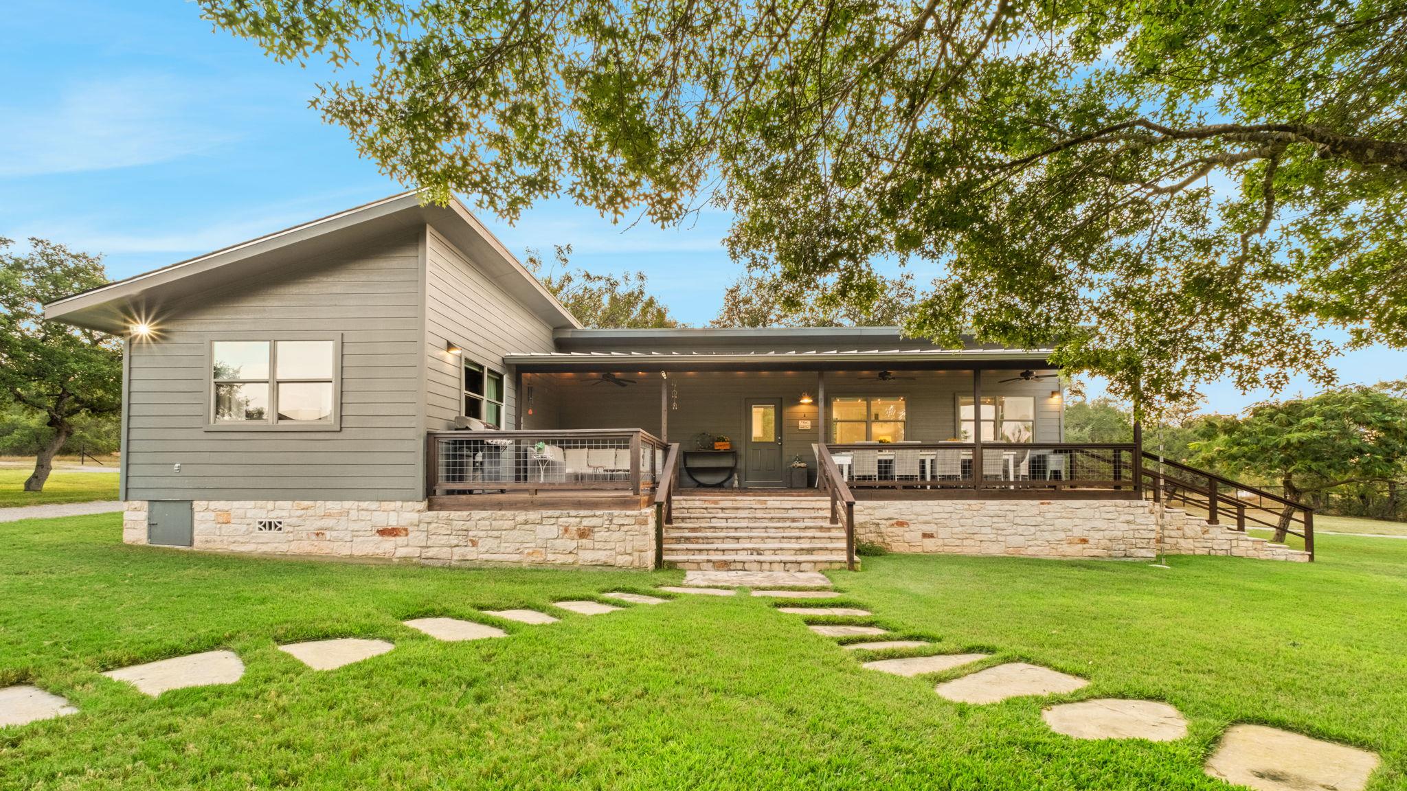 746 Trail Rock Dr, Johnson City, TX 78636