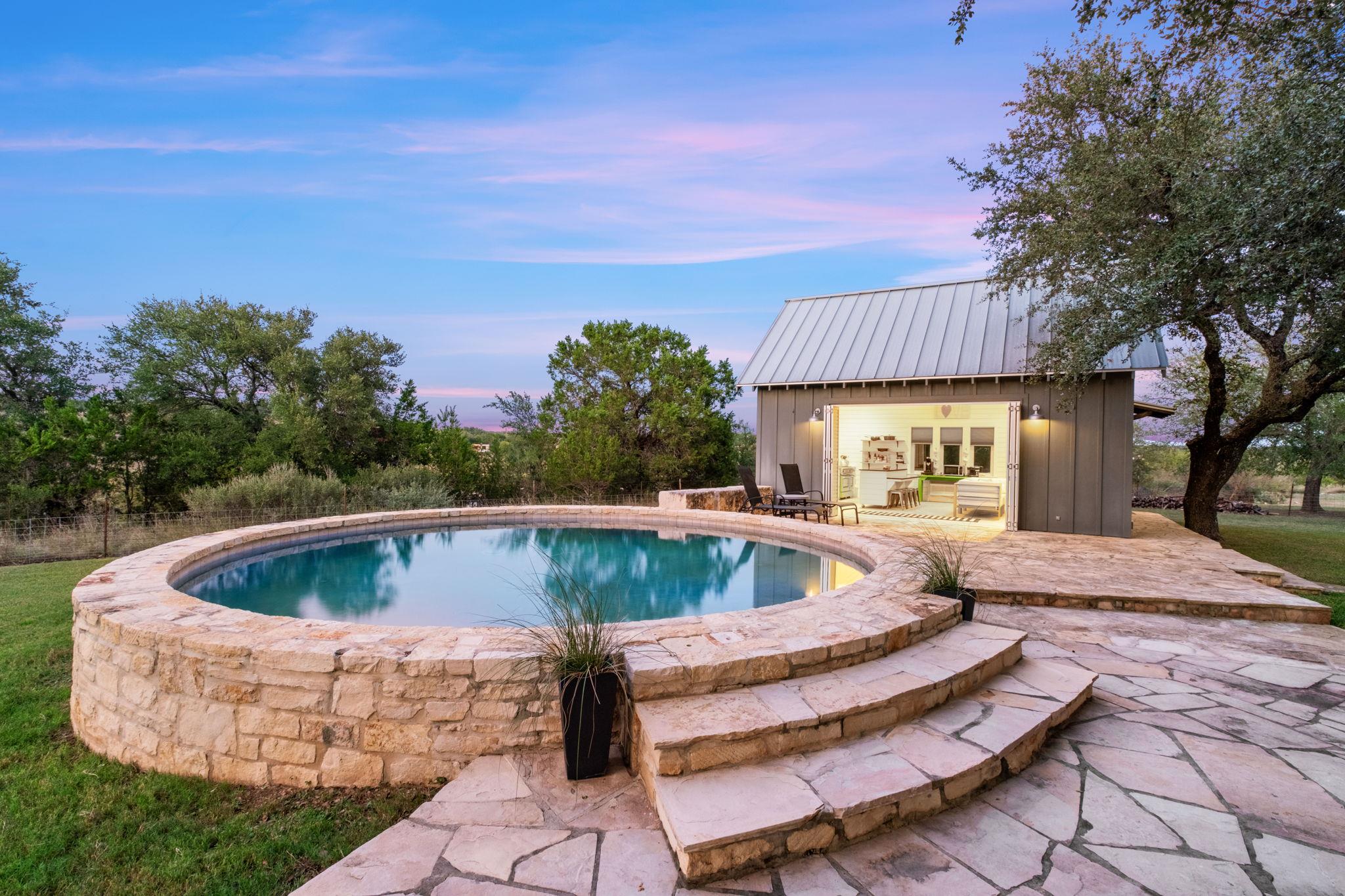 746 Trail Rock Dr, Johnson City, TX 78636