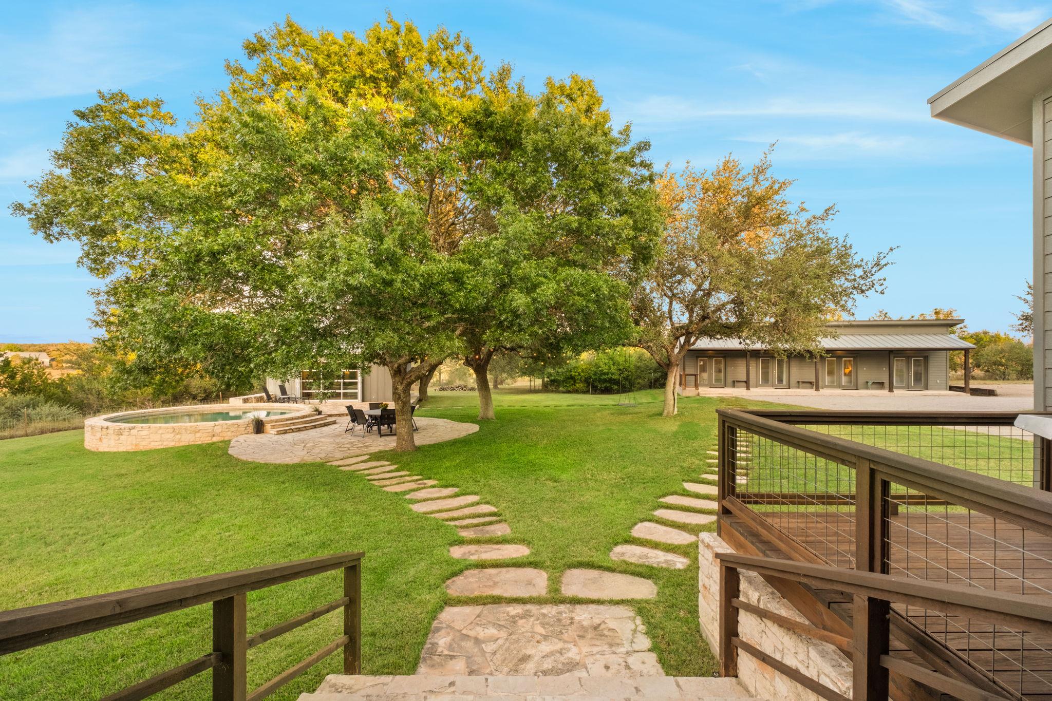 746 Trail Rock Dr, Johnson City, TX 78636