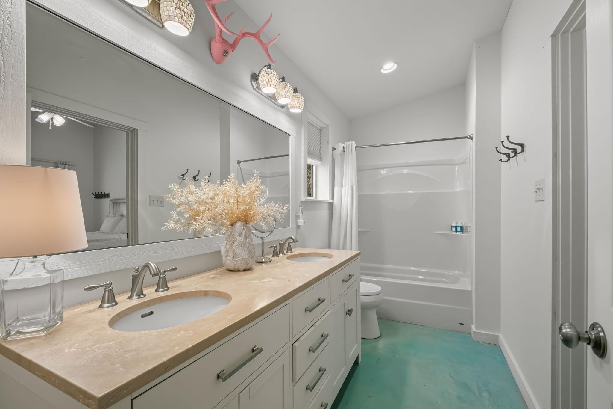 746 Trail Rock Dr, Johnson City, TX 78636