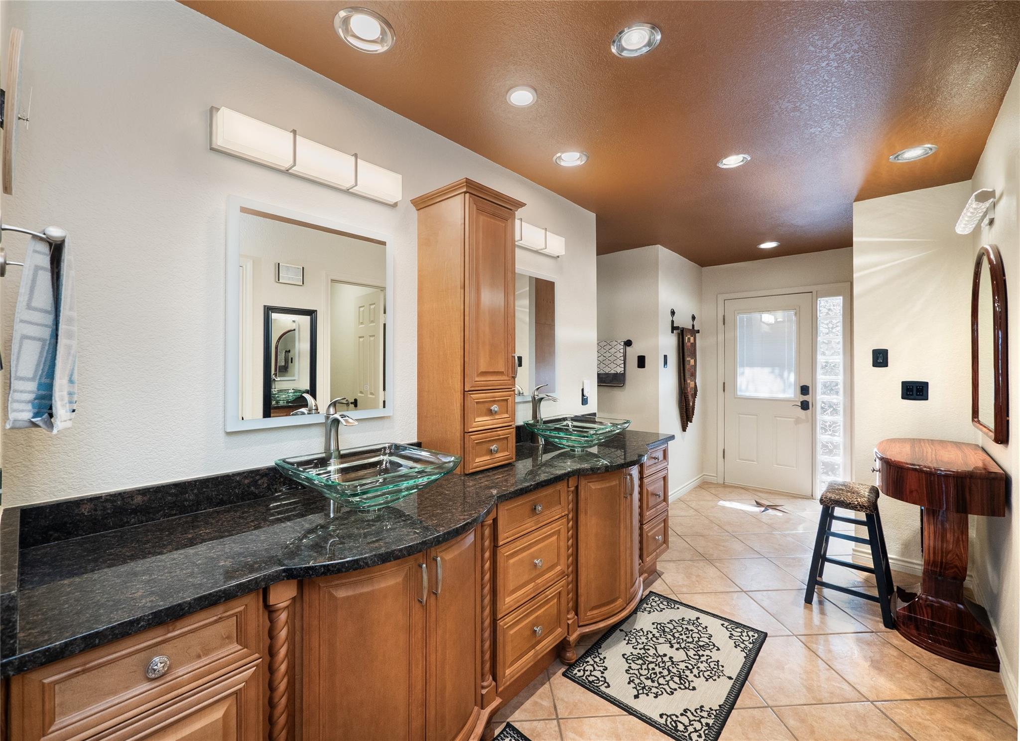 2706 Tradewind Dr, Spicewood, TX 78669