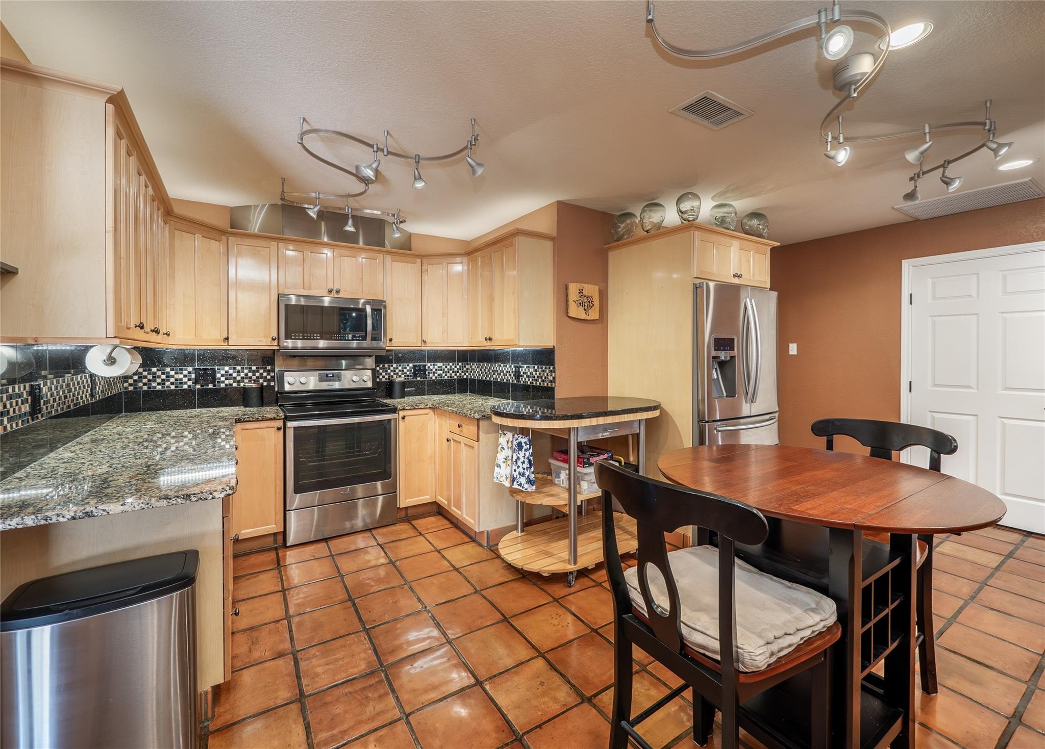 2706 Tradewind Dr, Spicewood, TX 78669