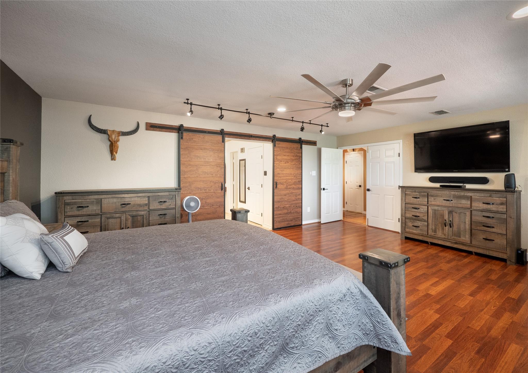 2706 Tradewind Dr, Spicewood, TX 78669