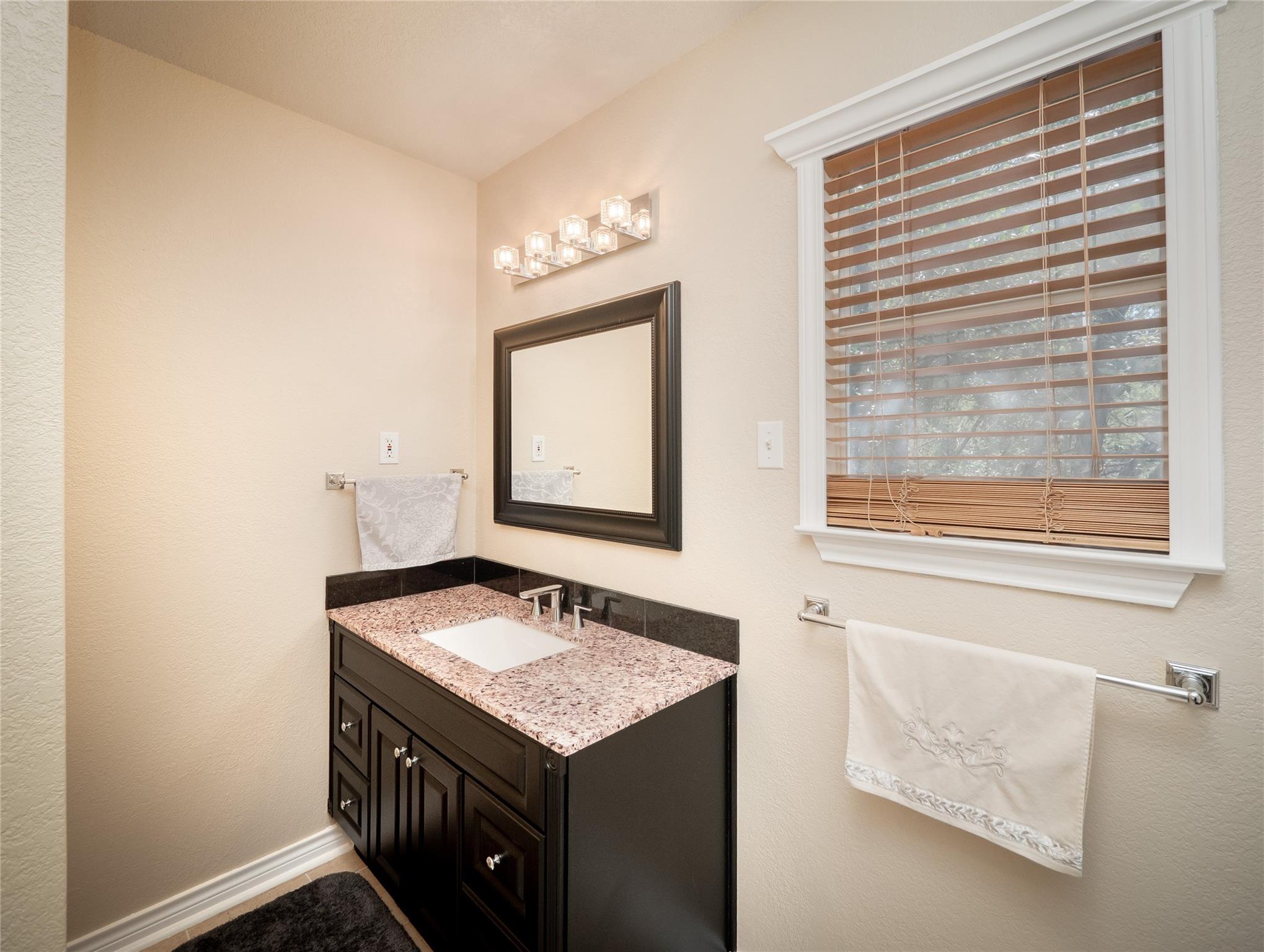 2706 Tradewind Dr, Spicewood, TX 78669