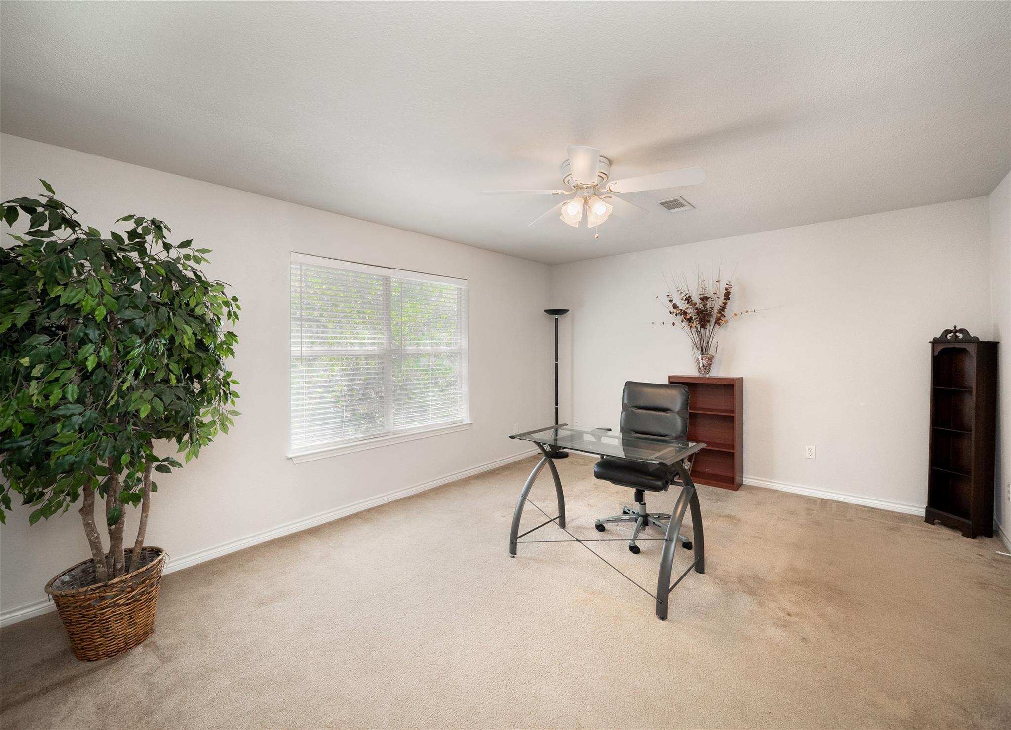 2706 Tradewind Dr, Spicewood, TX 78669