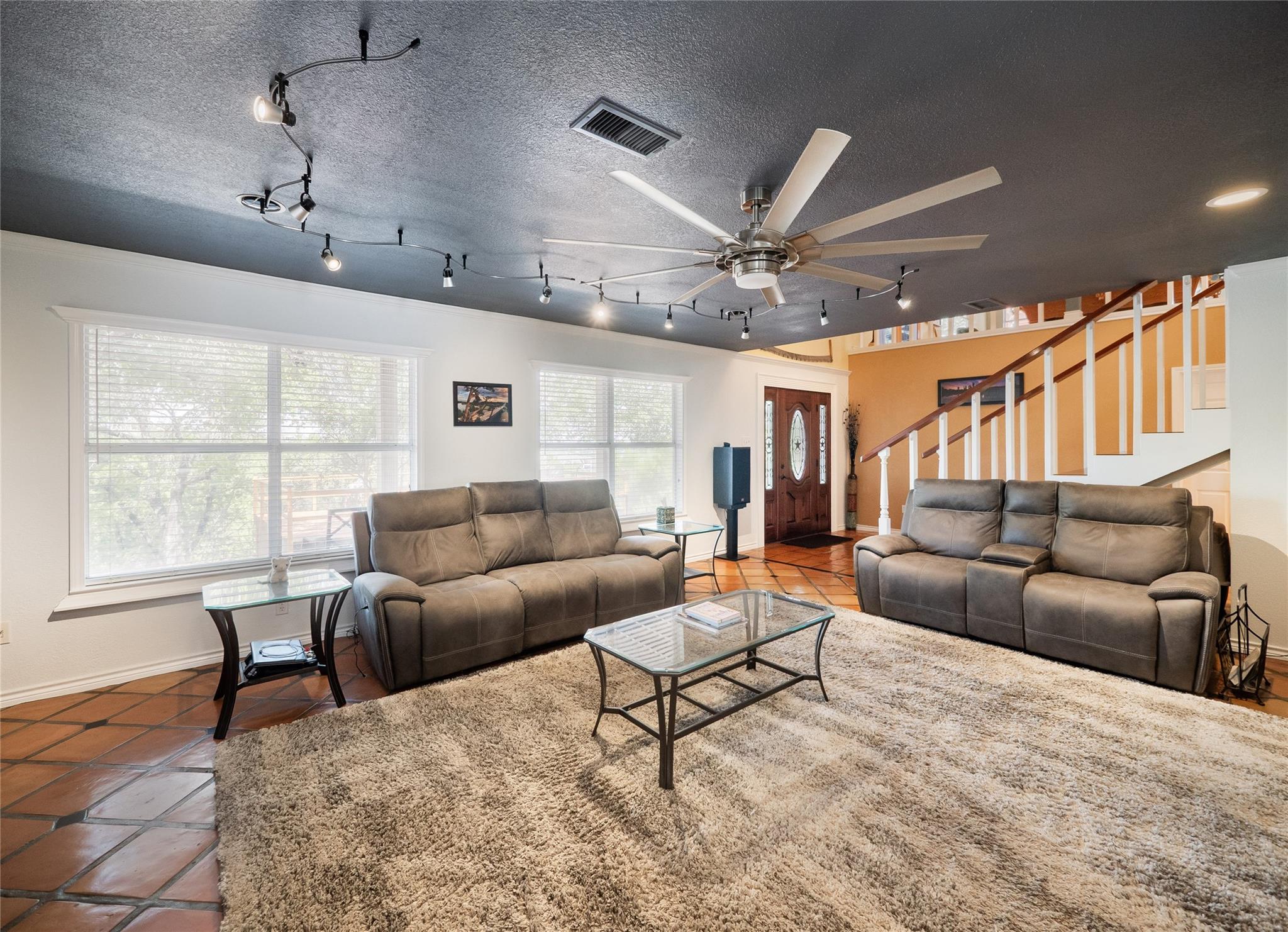 2706 Tradewind Dr, Spicewood, TX 78669