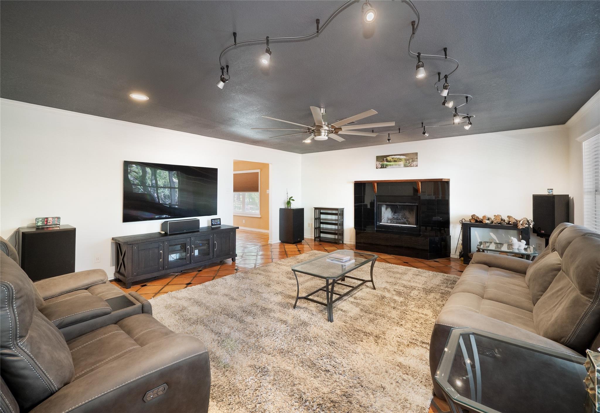 2706 Tradewind Dr, Spicewood, TX 78669