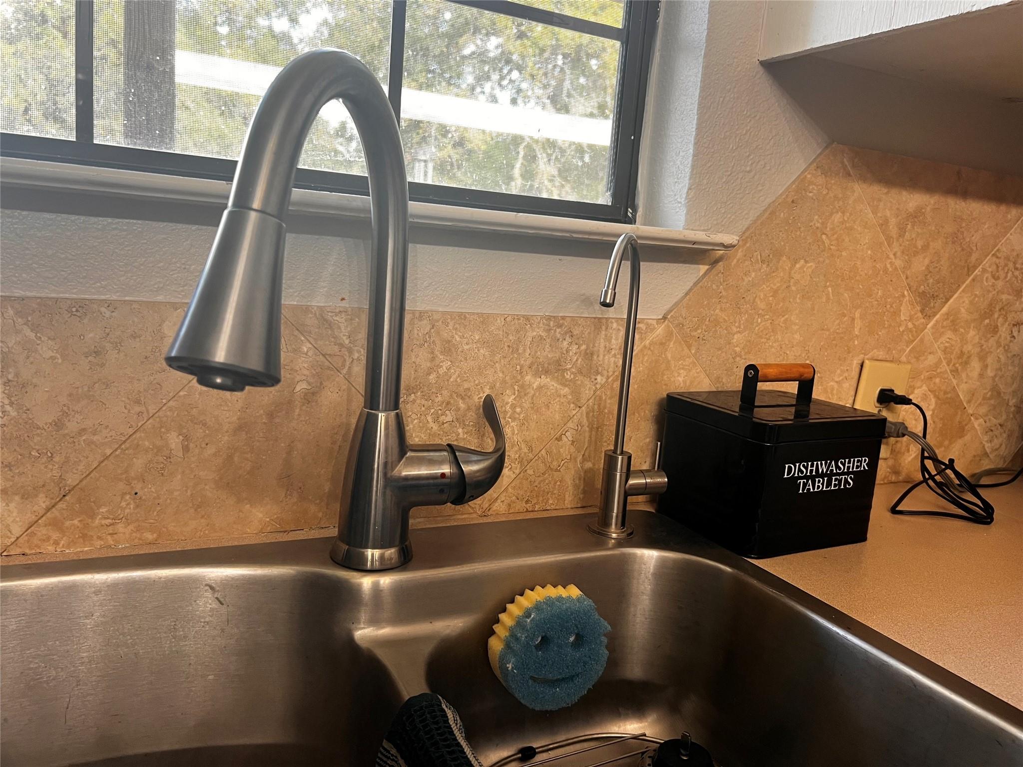 173 Misty Ln, Cedar Creek, TX 78612