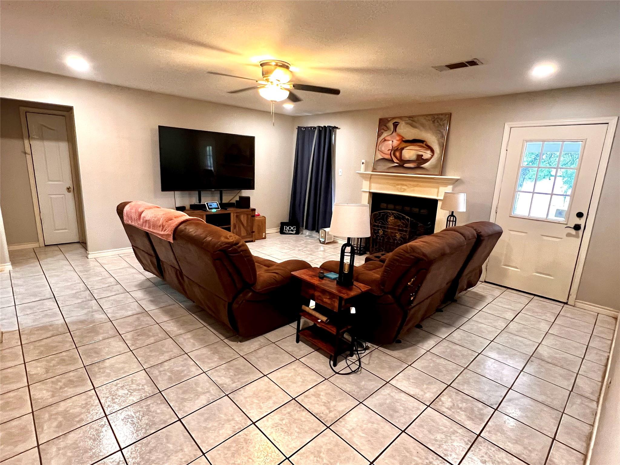 173 Misty Ln, Cedar Creek, TX 78612