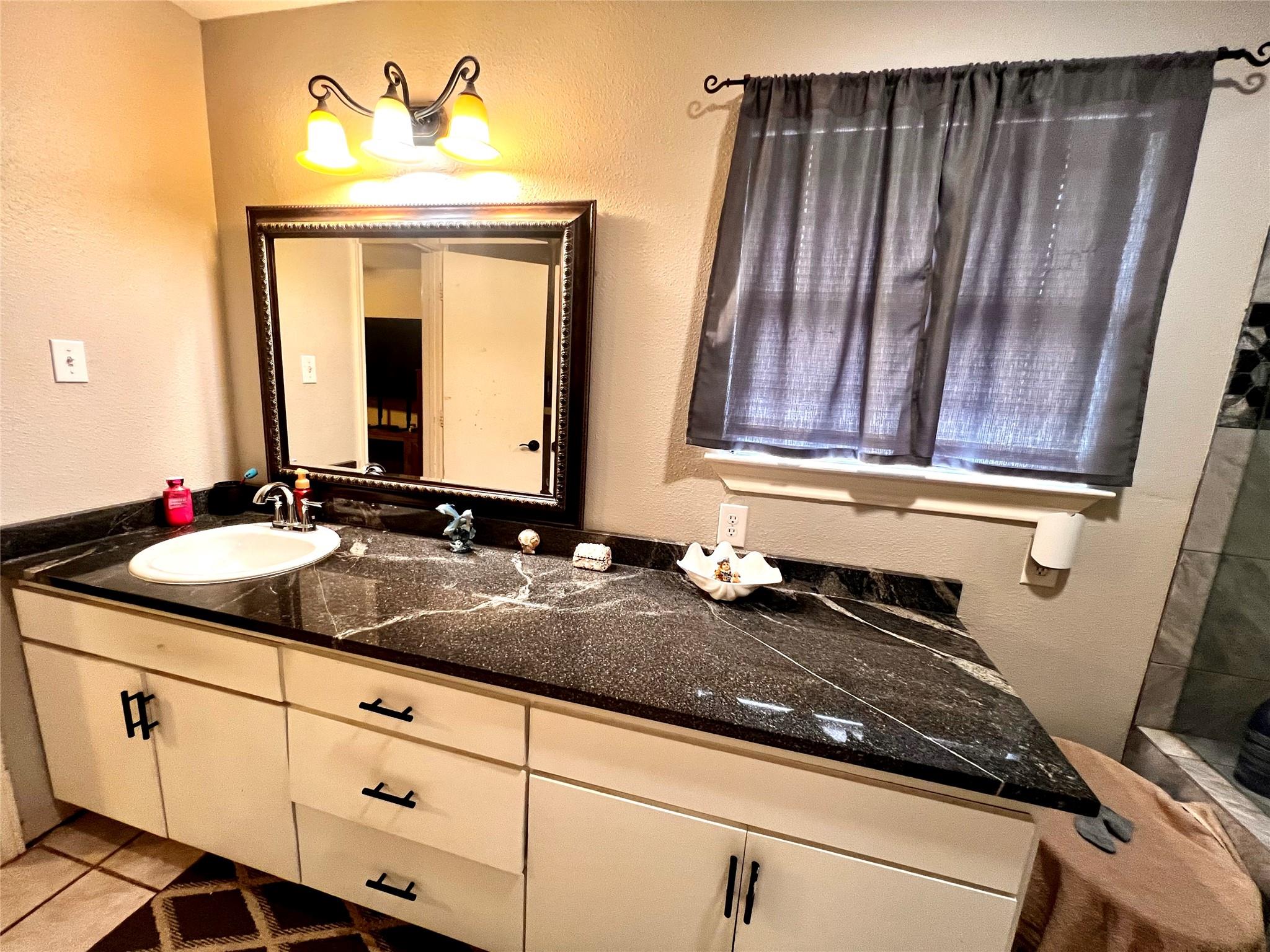 173 Misty Ln, Cedar Creek, TX 78612