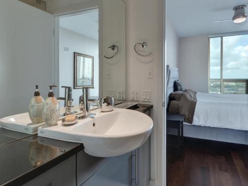 300 Bowie St # 2803, Austin, TX 78703