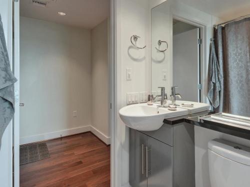 300 Bowie St # 2803, Austin, TX 78703