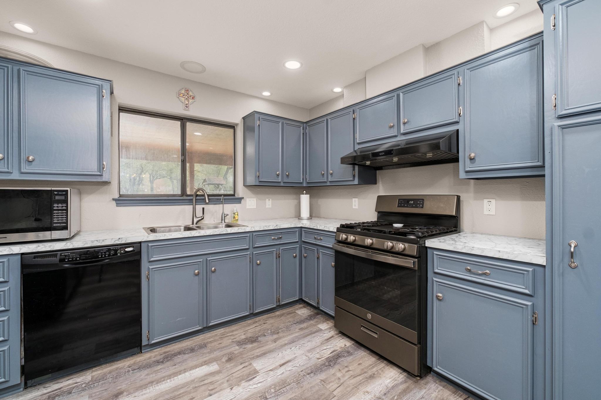 1008 Dove Dr, Manchaca, TX 78652