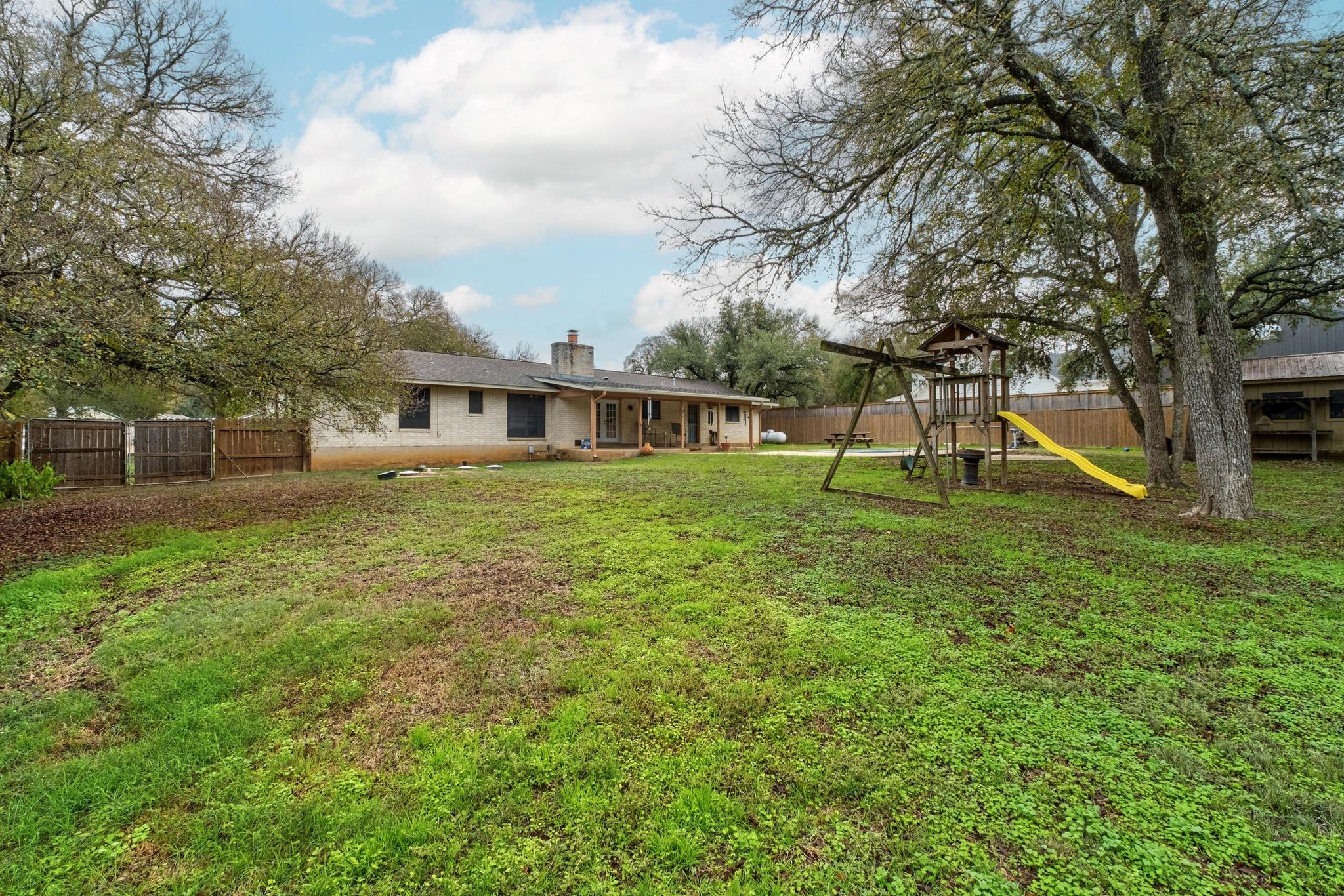 1008 Dove Dr, Manchaca, TX 78652