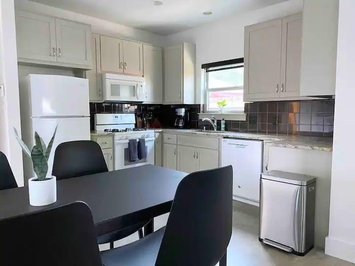 2012 Willow St # B, Austin, TX 78702