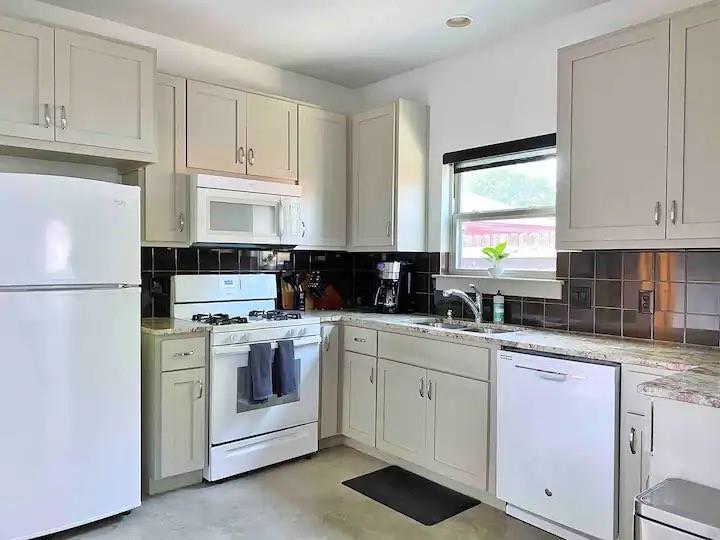 2012 Willow St # B, Austin, TX 78702