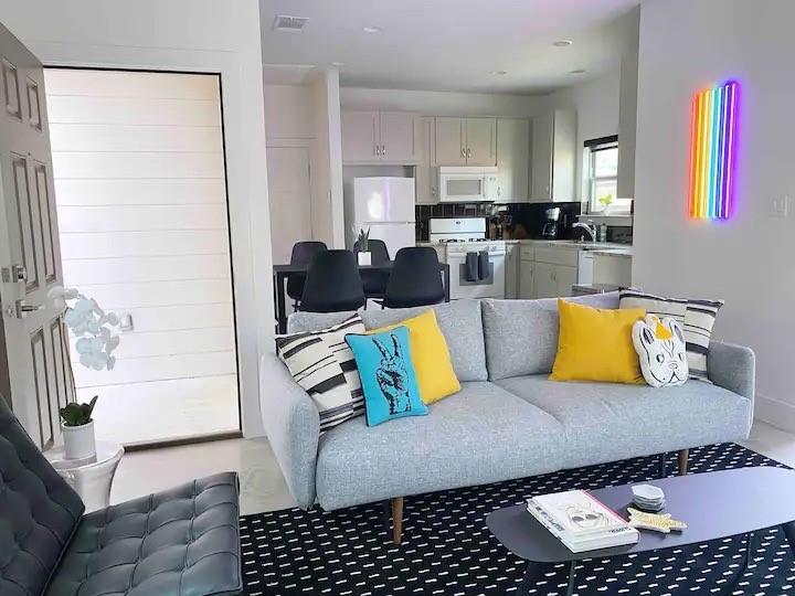 2012 Willow St # B, Austin, TX 78702