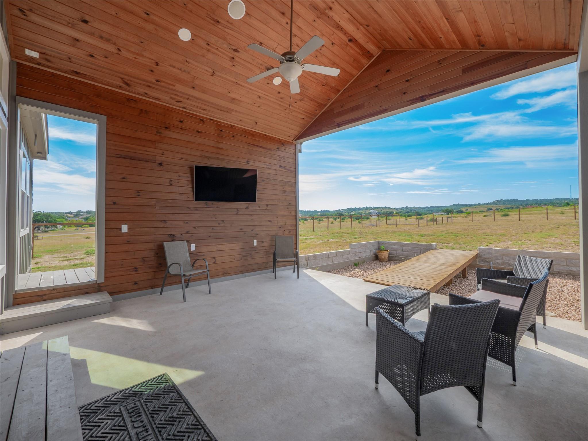 105 Mesa Grande Ct, Marble Falls, TX 78654