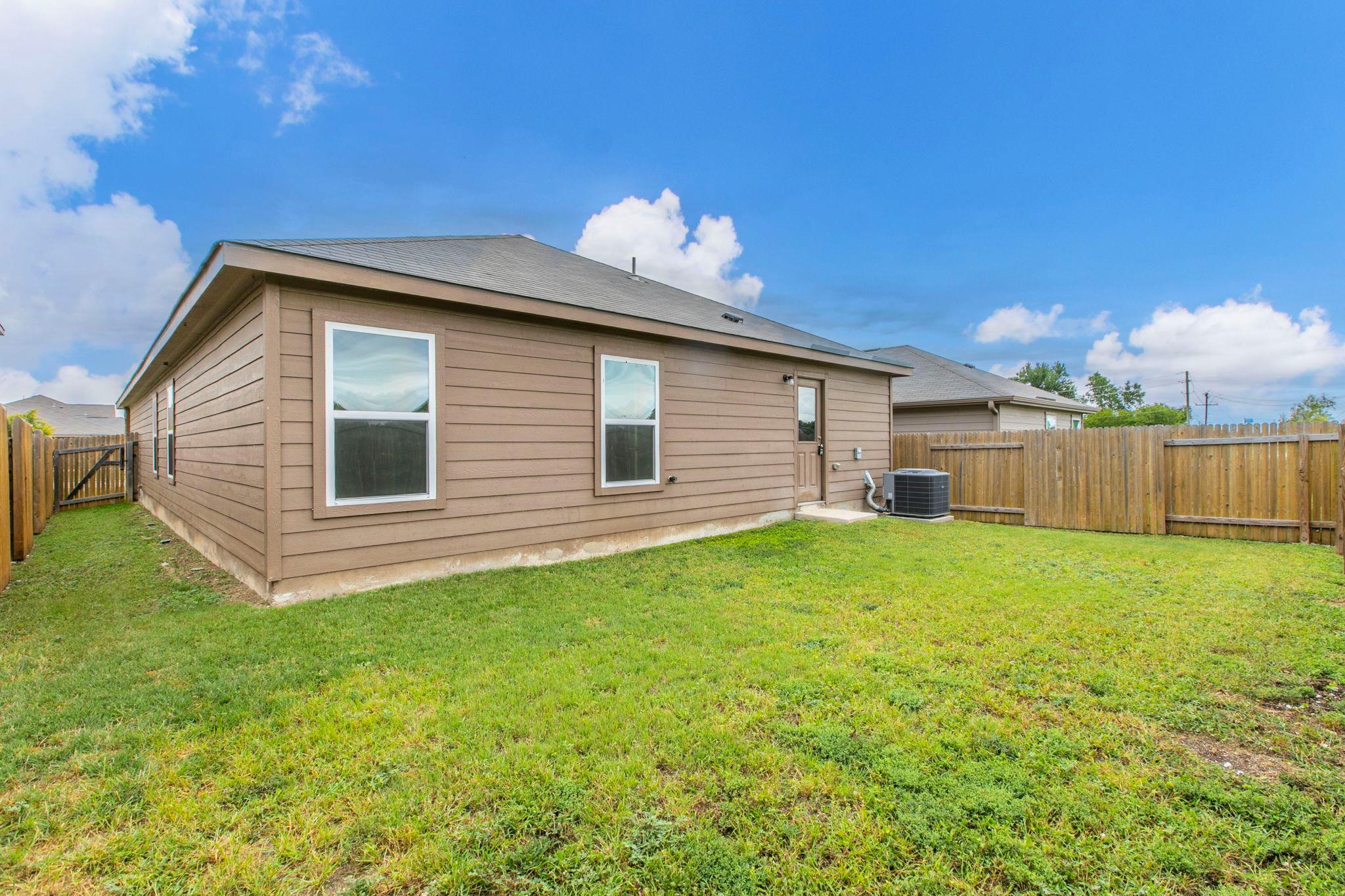136 Allington Cir, Jarrell, TX 76537