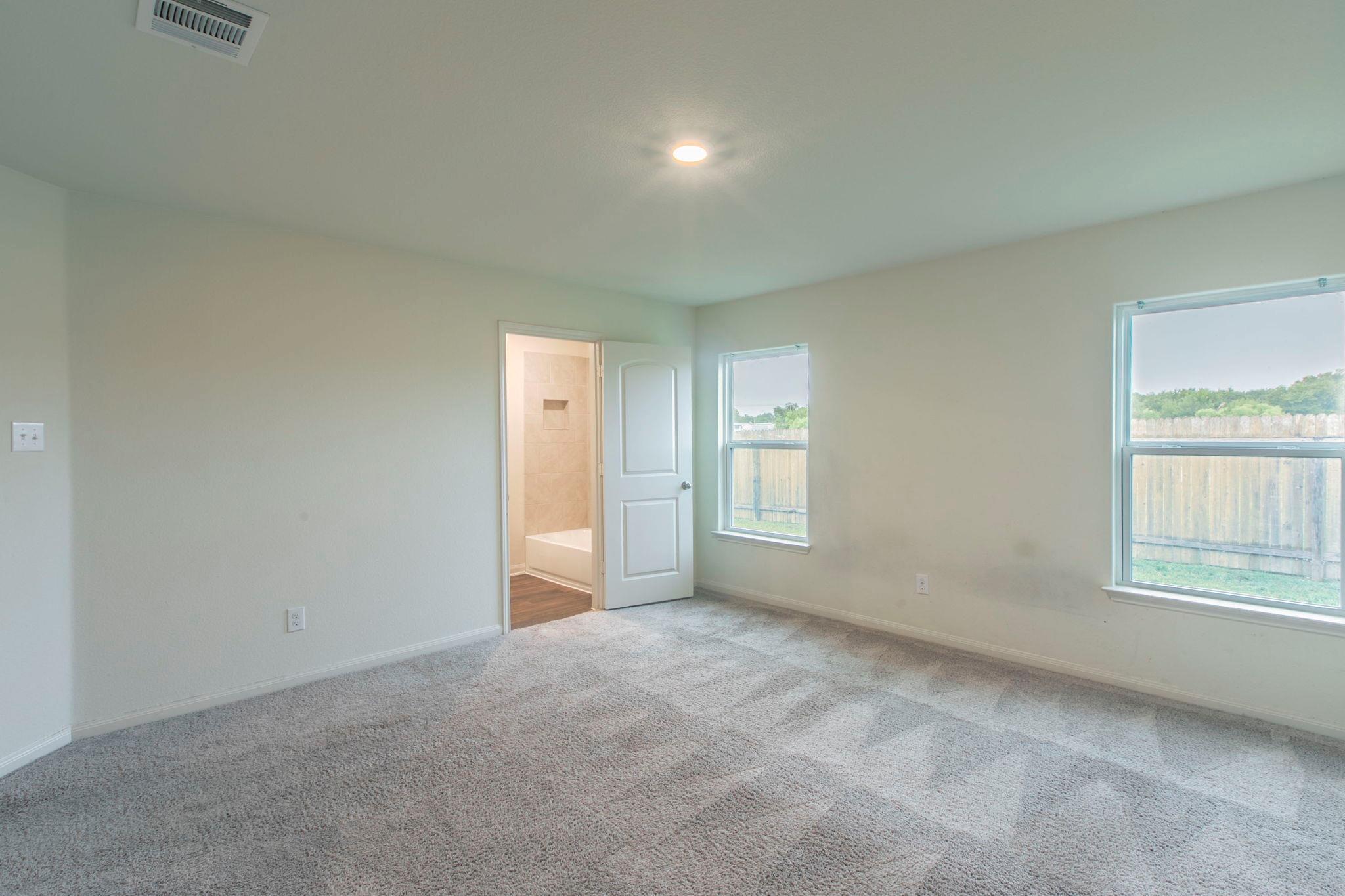 136 Allington Cir, Jarrell, TX 76537