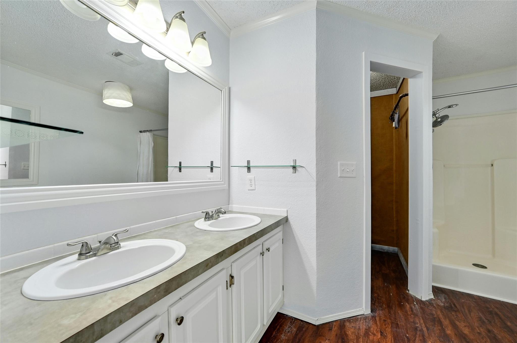 1619 J J Seabrook Dr, Austin, TX 78721