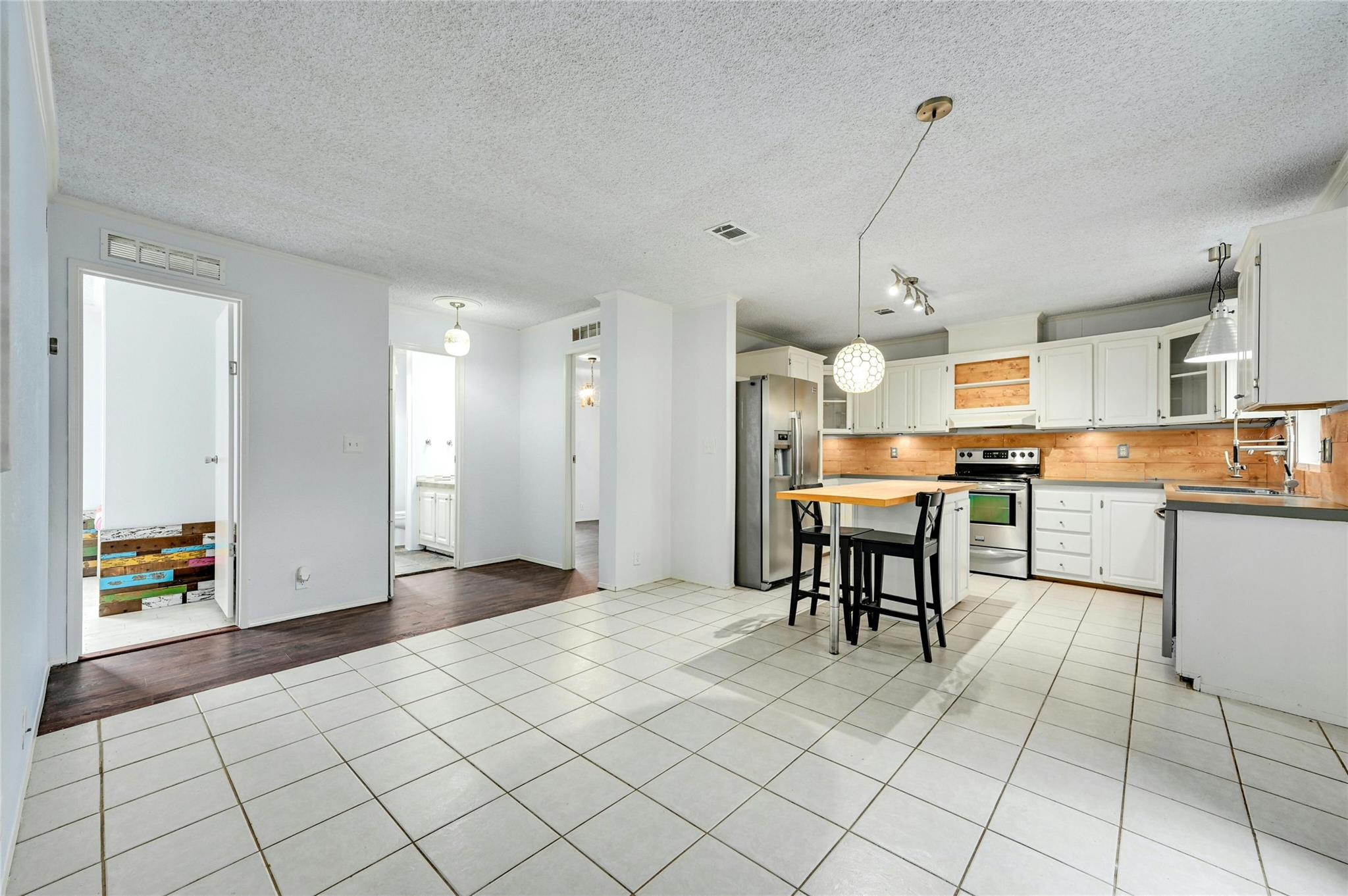 1619 J J Seabrook Dr, Austin, TX 78721