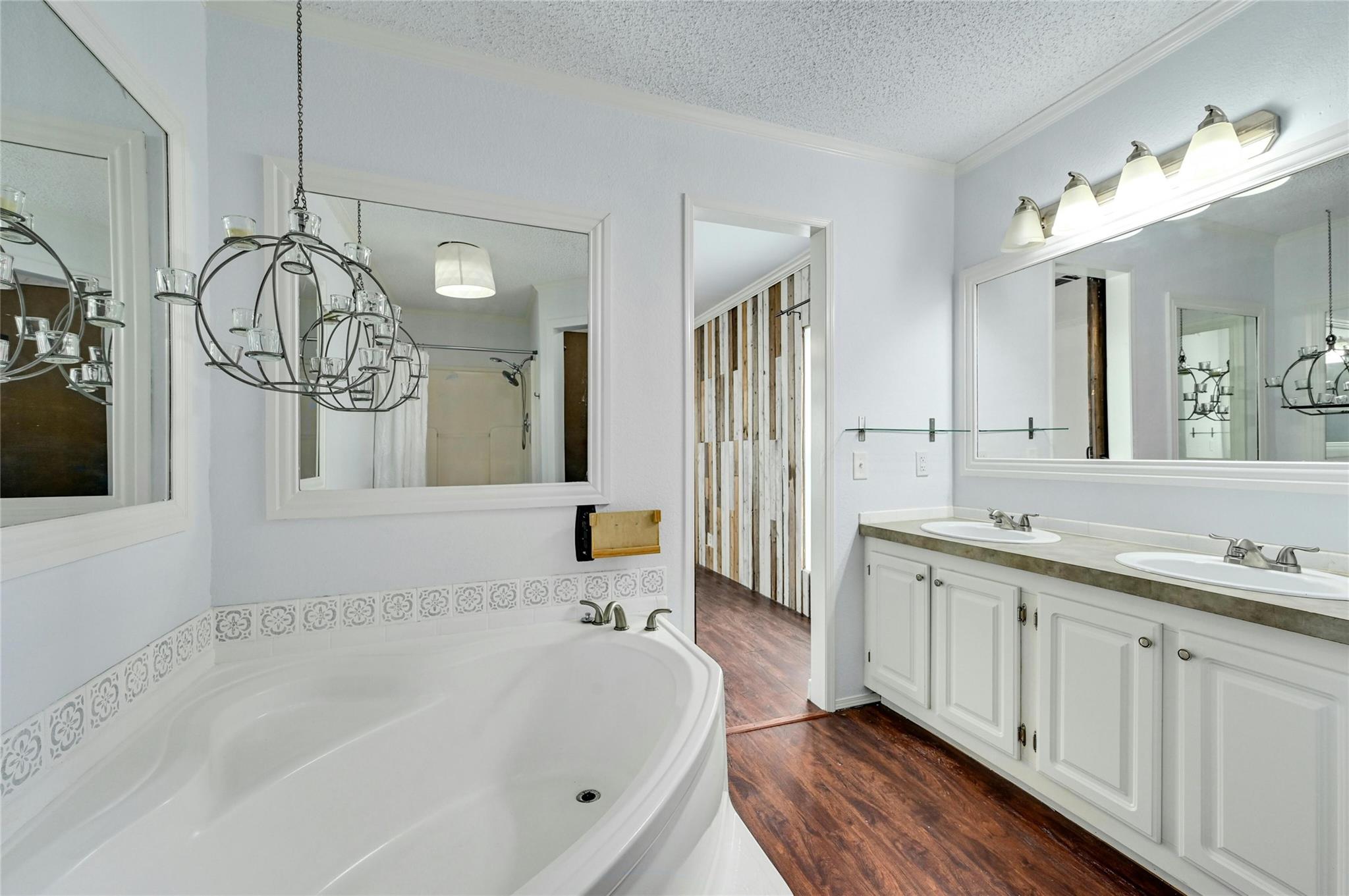 1619 J J Seabrook Dr, Austin, TX 78721