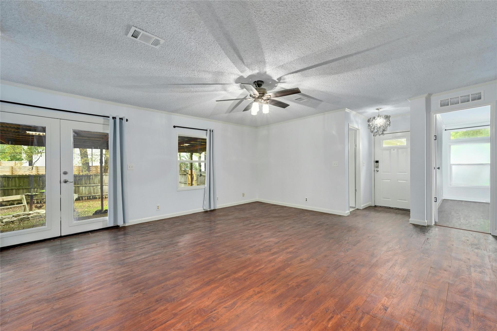 1619 J J Seabrook Dr, Austin, TX 78721