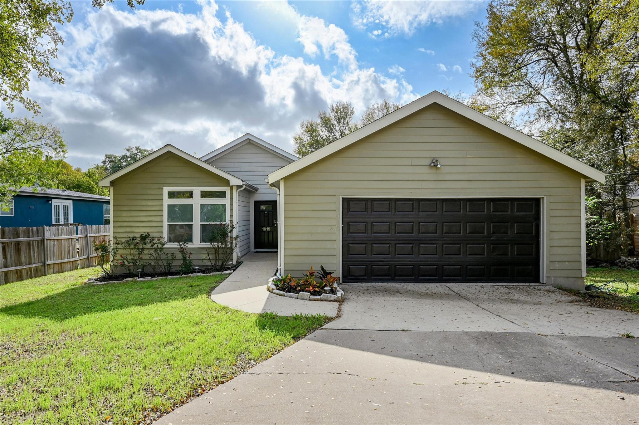 1619 J J Seabrook Dr, Austin, TX 78721