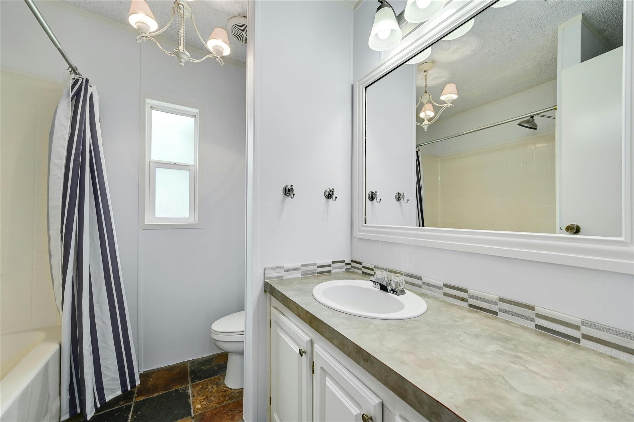 1619 J J Seabrook Dr, Austin, TX 78721